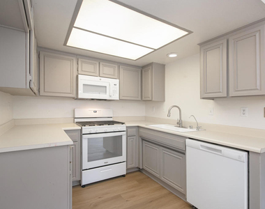1169 Rosedale Avenue - Photo Thumbnail 3