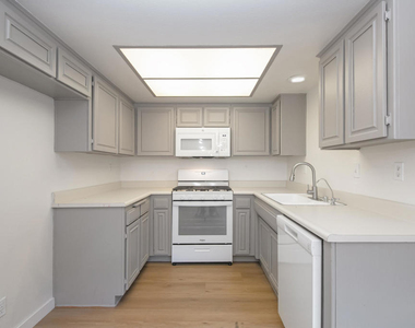 1169 Rosedale Avenue - Photo Thumbnail 4