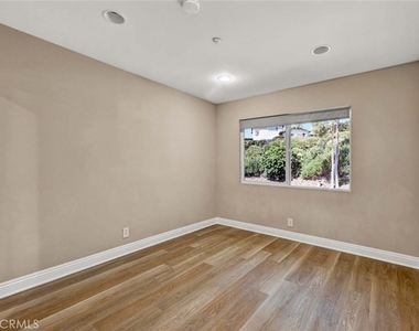 3921 Calle Real - Photo Thumbnail 32