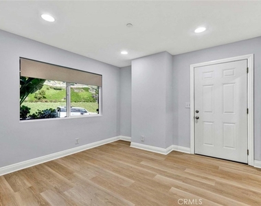 3921 Calle Real - Photo Thumbnail 25