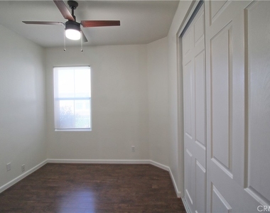 28422 Belleterre Avenue - Photo Thumbnail 13