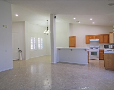 28422 Belleterre Avenue - Photo Thumbnail 3