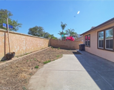 28422 Belleterre Avenue - Photo Thumbnail 17
