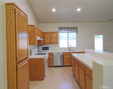 28422 Belleterre Avenue - Photo Thumbnail 4