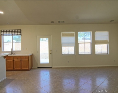 28422 Belleterre Avenue - Photo Thumbnail 6
