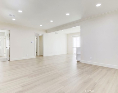 5709 Beck Avenue - Photo Thumbnail 5