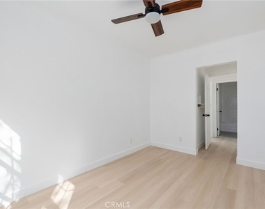 240 1/2 E 84 Th - Photo Thumbnail 6