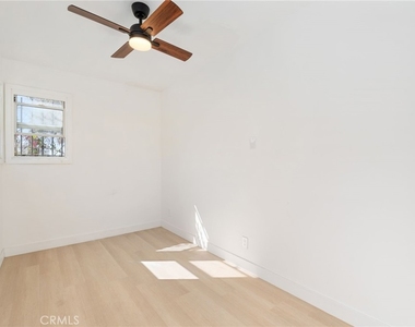 242 1/2 E 84 Th - Photo Thumbnail 2