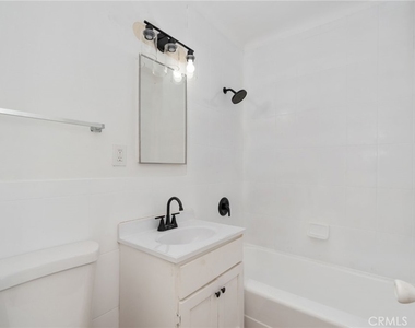 242 1/2 E 84 Th - Photo Thumbnail 5