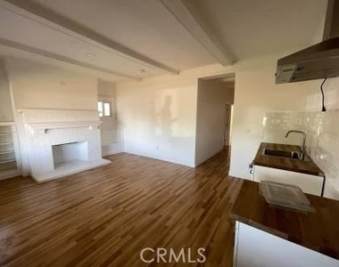 1346 E 43rd Pl - Photo Thumbnail 3