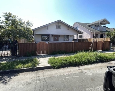 1344 E 43rd - Photo Thumbnail 4