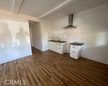 1344 E 43rd - Photo Thumbnail 2