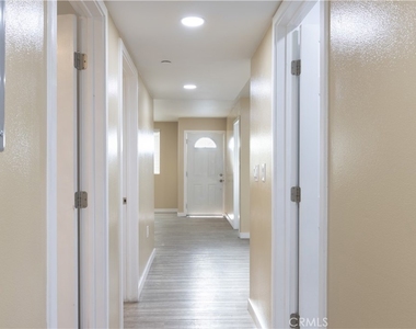9310 Pace Avenue - Photo Thumbnail 6