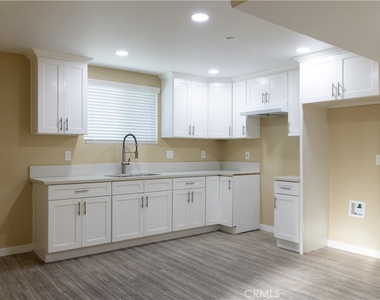 9310 Pace Avenue - Photo Thumbnail 4