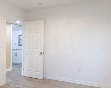 9310 Pace Avenue - Photo Thumbnail 13