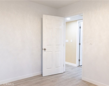 9310 Pace Avenue - Photo Thumbnail 14