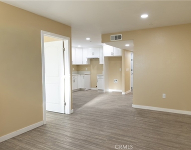 9310 Pace Avenue - Photo Thumbnail 3