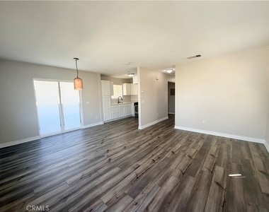 215 N Spruce Avenue - Photo Thumbnail 1