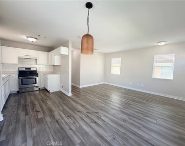 215 N Spruce Avenue - Photo Thumbnail 2