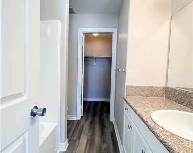 215 N Spruce Avenue - Photo Thumbnail 8