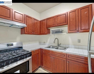 2422 E 24th Street - Photo Thumbnail 1