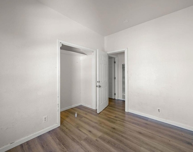 203 Bissell Ave - Photo Thumbnail 7