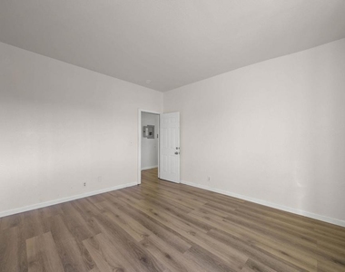 203 Bissell Ave - Photo Thumbnail 5
