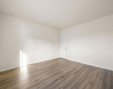 203 Bissell Ave - Photo Thumbnail 13