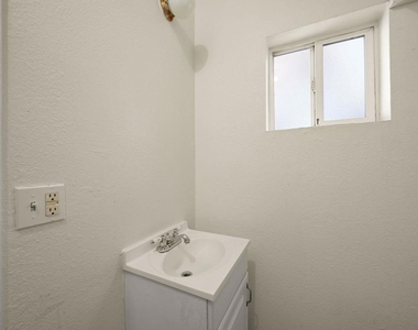 203 Bissell Ave - Photo Thumbnail 10