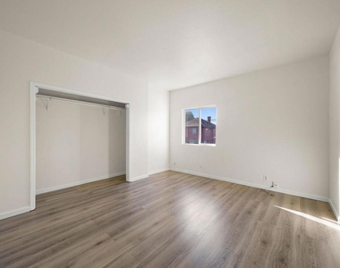 203 Bissell Ave - Photo Thumbnail 12