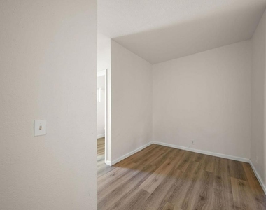 203 Bissell Ave - Photo Thumbnail 8