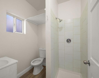 203 Bissell Ave - Photo Thumbnail 9