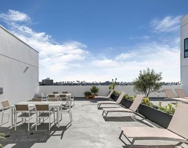 825 S Coronado Street - Photo Thumbnail 2