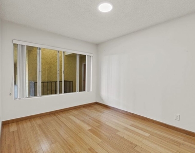 1033 6th Street - Photo Thumbnail 7