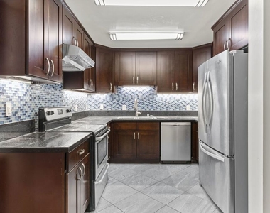 1033 6th Street - Photo Thumbnail 9