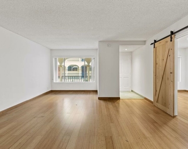 1033 6th Street - Photo Thumbnail 5