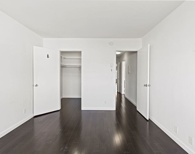 1033 6th Street - Photo Thumbnail 5