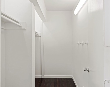 1033 6th Street - Photo Thumbnail 13