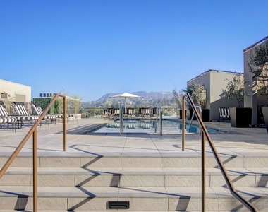 1645 N Vine Street - Photo Thumbnail 33