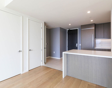 889 S Francisco Street - Photo Thumbnail 4