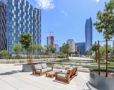 889 S Francisco Street - Photo Thumbnail 24