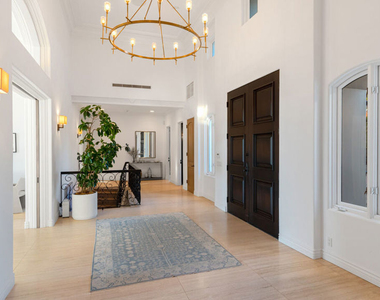 6110 Merritt Drive - Photo Thumbnail 5