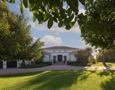 6110 Merritt Drive - Photo Thumbnail 4