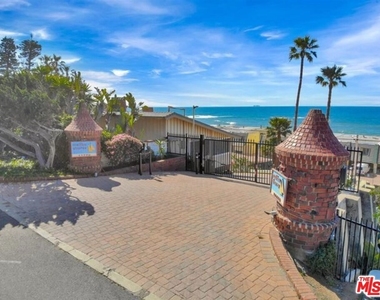 11770 Pacific Coast Highway - Photo Thumbnail 27