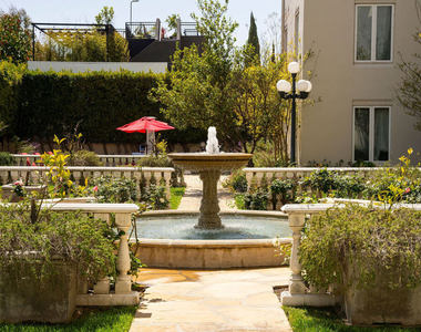 1424 N Crescent Heights Boulevard - Photo Thumbnail 21