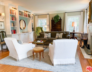 934 S Dunsmuir Avenue - Photo Thumbnail 3