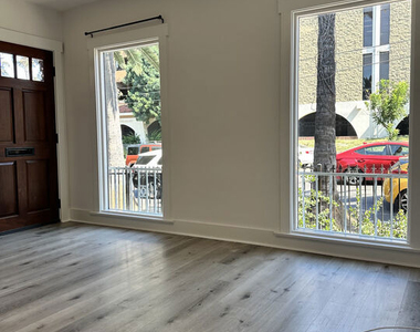 5528 Franklin Avenue - Photo Thumbnail 2