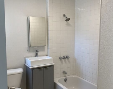 5528 Franklin Avenue - Photo Thumbnail 7