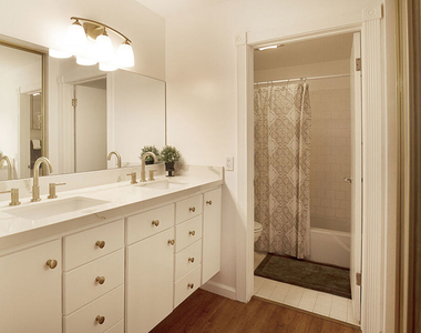 6708 Hillpark Drive - Photo Thumbnail 9