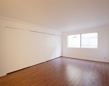 6708 Hillpark Drive - Photo Thumbnail 7